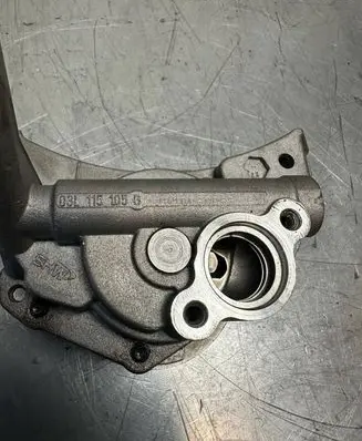 Volkswagen Crafter Oil pump 03L115105B