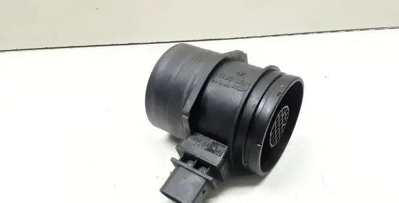 BMW 1 E82 E88 Mass air flow meter 0281006146 8509724