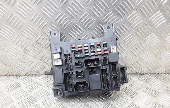 Citroen C-Crosser Fuse module 8637a644