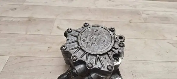 Volkswagen PASSAT B6 Vacuum pump 03G145209D 03G145209