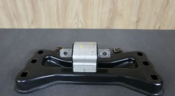 Mercedes-Benz SLK R172 Gearbox mounting bracket 1722420501 A1722420501