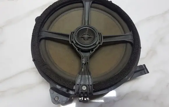 Volvo S60 Parcel shelf speaker 8633574