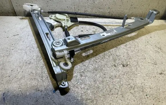 Jeep Patriot Front door window regulator with motor 05291799AA S24712042
