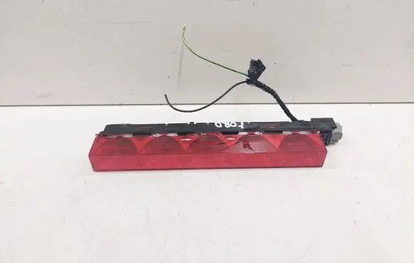 Third/center stoplight