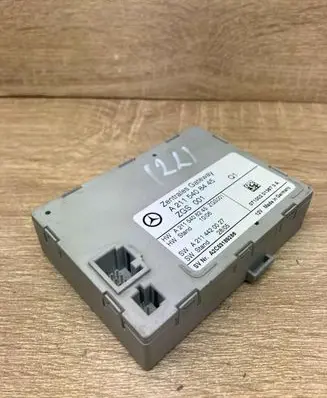 Mercedes-Benz E W211 Gateway control module A2115408445 A2115408245