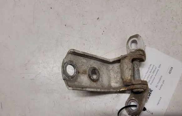 Toyota Avensis Verso Rear door lower hinge