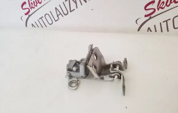 Renault Express Front door lower hinge