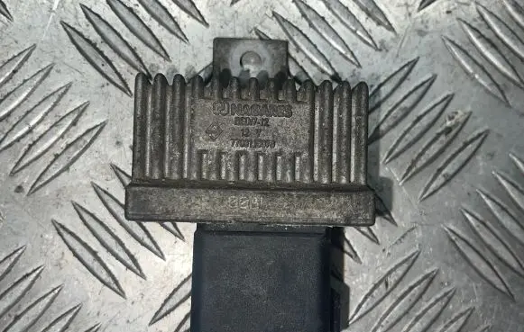 Volvo S40, V40 Glow plug pre-heat relay 7700115070 BED712