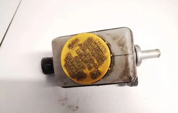 Brake fluid reservoir