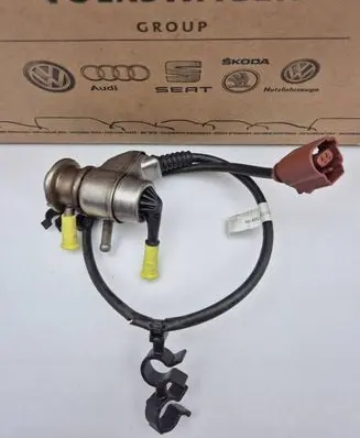 Volkswagen PASSAT B8 AdBlue injector 03N131113D 0444025049 03N131113B