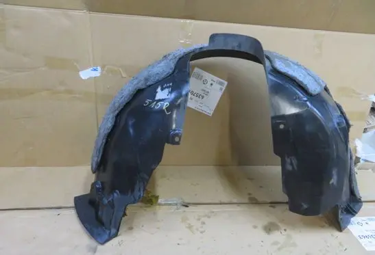 Front wheel arch liner splash guards