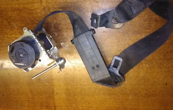 Opel Zafira B Front seatbelt 601851900 604512200