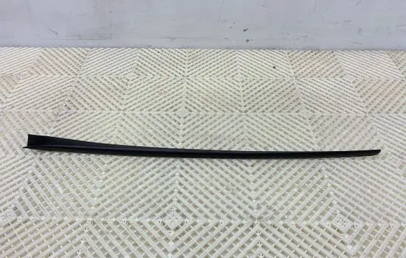 Volkswagen Golf VII Front door windshield rail 