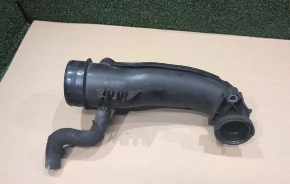 Renault Trafic III (X82) Turbo air intake inlet pipe/hose 165752889R 93452234