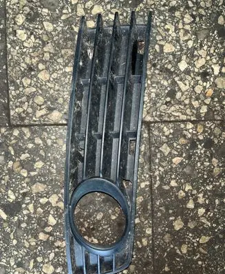 Audi A4 S4 B6 8E 8H Front fog light trim/grill 8E0807682A