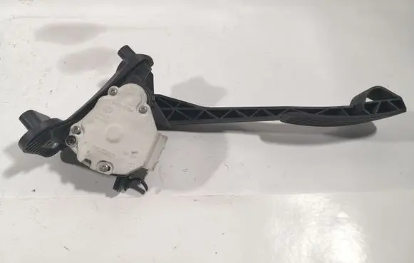 Volvo V70 Accelerator throttle pedal 00776918 9496821