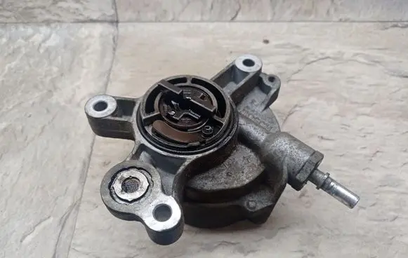Ford Focus C-MAX Vacuum pump
