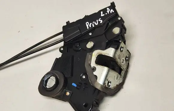 Toyota Prius (XW20) Front door lock 