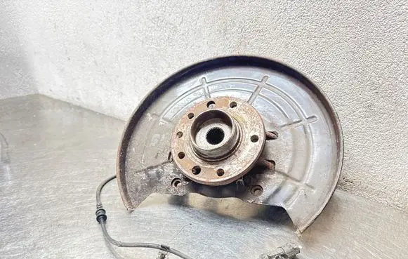 Opel Meriva B Front wheel hub 13283363