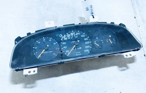 Mazda 626 Speedometer (instrument cluster) gc5k0