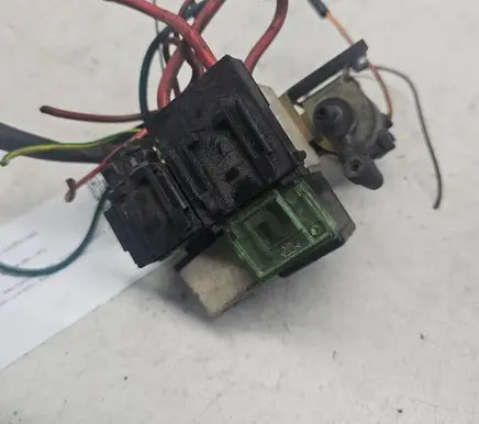 Audi A6 S6 C4 4A Vacuum valve 