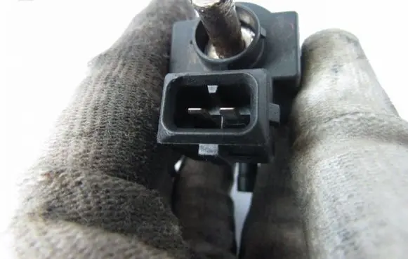 Volvo C70 Vacuum valve 9155936