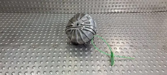 Engine mount vacuum valve