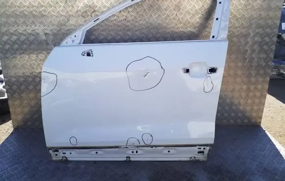 Audi Q2 - Front door