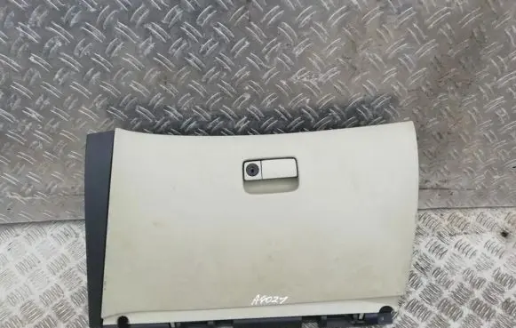 Nissan Primera Glove box
