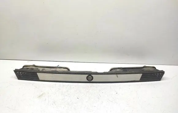 BMW 7 E65 E66 Trunk door license plate light bar 6908711