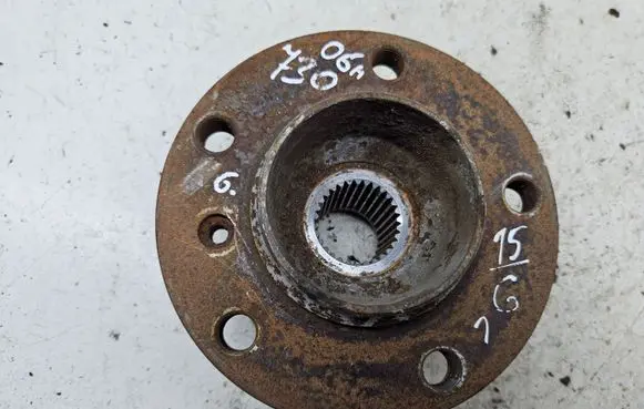 BMW 7 E65 E66 Rear wheel hub