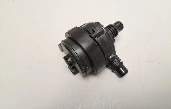 BMW i4 Electric auxiliary coolant/water pump 8840614