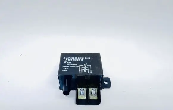 Mercedes-Benz C W204 Other relay A0035422619 V23132A2001X27