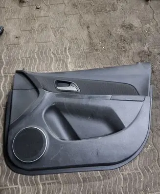 Chevrolet Cruze Front door card panel trim 96957316