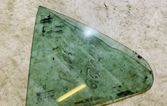 Peugeot 406 Rear vent window glass 