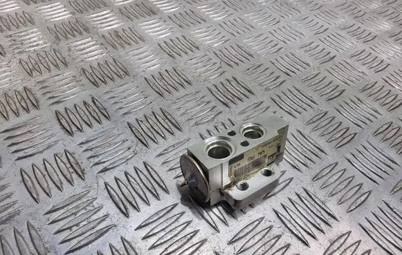 Audi A3 S3 8P Air conditioning (A/C) expansion valve 1K1820103 0339180804