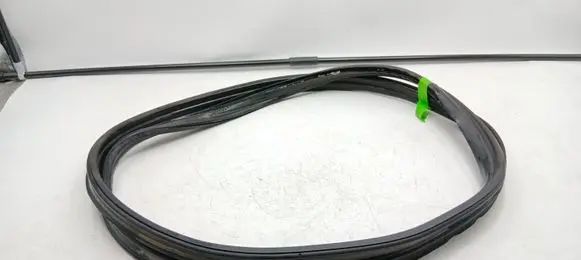 Mercedes-Benz ML W164 Rear door rubber seal (on body) A0039975586