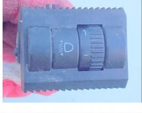 Volkswagen Polo Headlight level height control switch