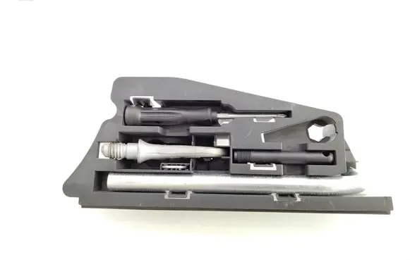 Audi A6 S6 C6 4F Tool set 4F5012111
