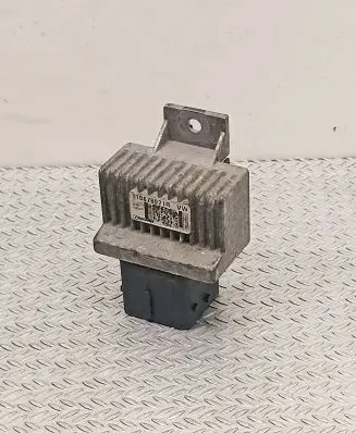 Nissan X-Trail T31 Glow plug pre-heat relay 110678071R