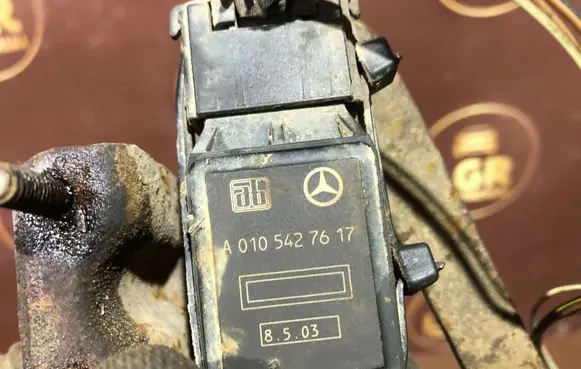 Mercedes-Benz E W211 Headlight/headlamp level sensor A0105427617