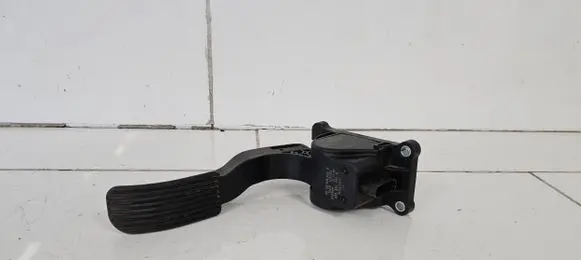 Mercedes-Benz Vito Viano W447 Accelerator throttle pedal A9063000304 ZGS011Q014 0280755025
