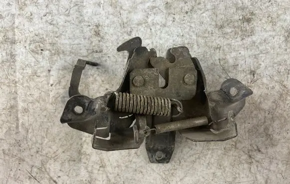 Mitsubishi Pajero Sport I Engine bonnet/hood lock/catch