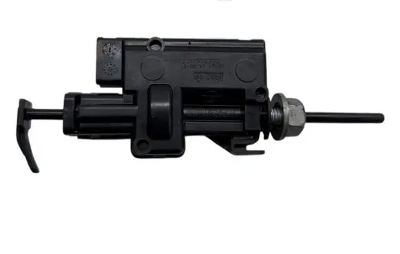 Fuel tank cap lock