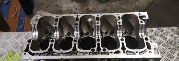 Volvo V70 Engine block 30758048