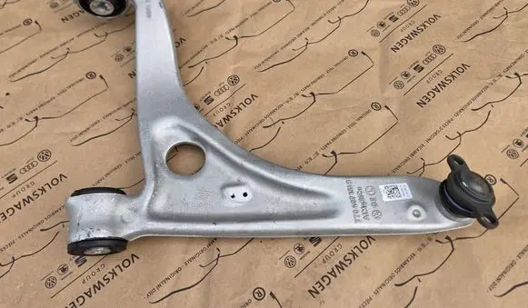 Volkswagen Multivan T7 Front control arm 7T0407151B