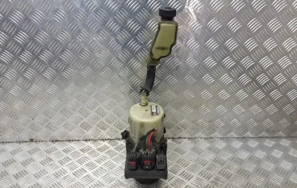 Mazda 3 I Power steering pump 046170685