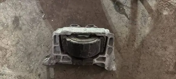Volvo V50 Engine mount bracket 7M516F012YB