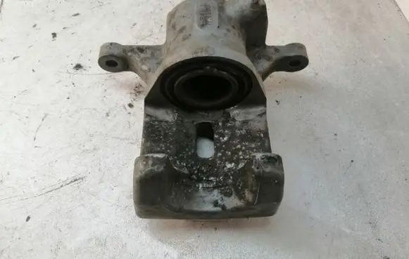 Toyota Prius+ (ZVW40) Rear brake caliper 341L7E3103 7E3103