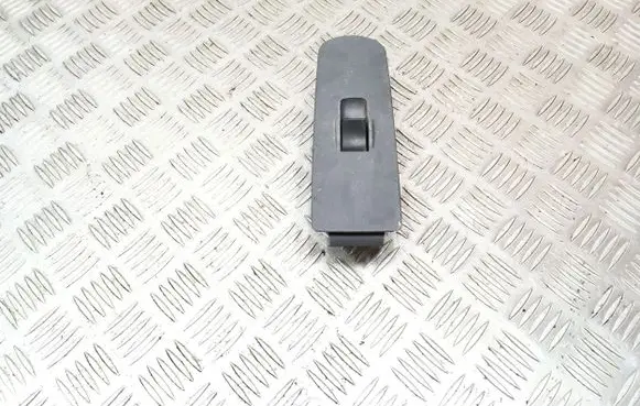Mitsubishi Colt Electric window control switch C8DD389M MN141018